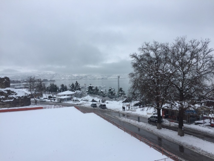 Eğirdir’de Kar Yağışı Etkili Oldu