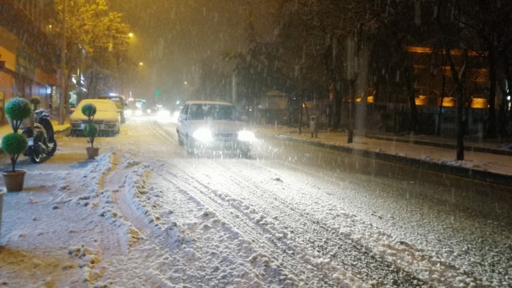 Isparta Ve 8 İlçesinde Okullara Kar Tatili