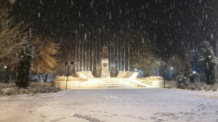 Isparta Ve 8 İlçesinde Okullara Kar Tatili