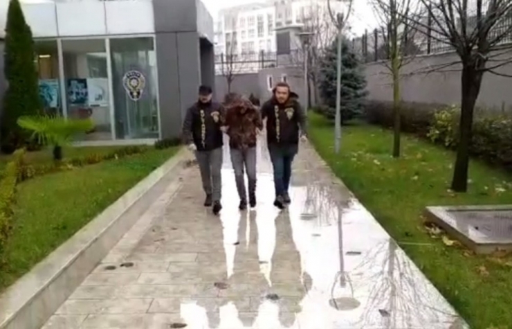 Okula Girip Laptop Çalan Hırsızı Polis Kıskıvrak Yakaladı