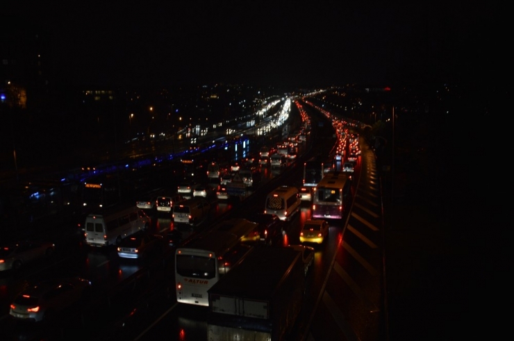 İstanbul’da Trafik Yoğunluğu Yüzde 80’lere Ulaştı