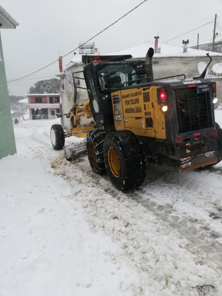 Burhaniye’de Belediye Karla Mücadele Çalışması Başlattı