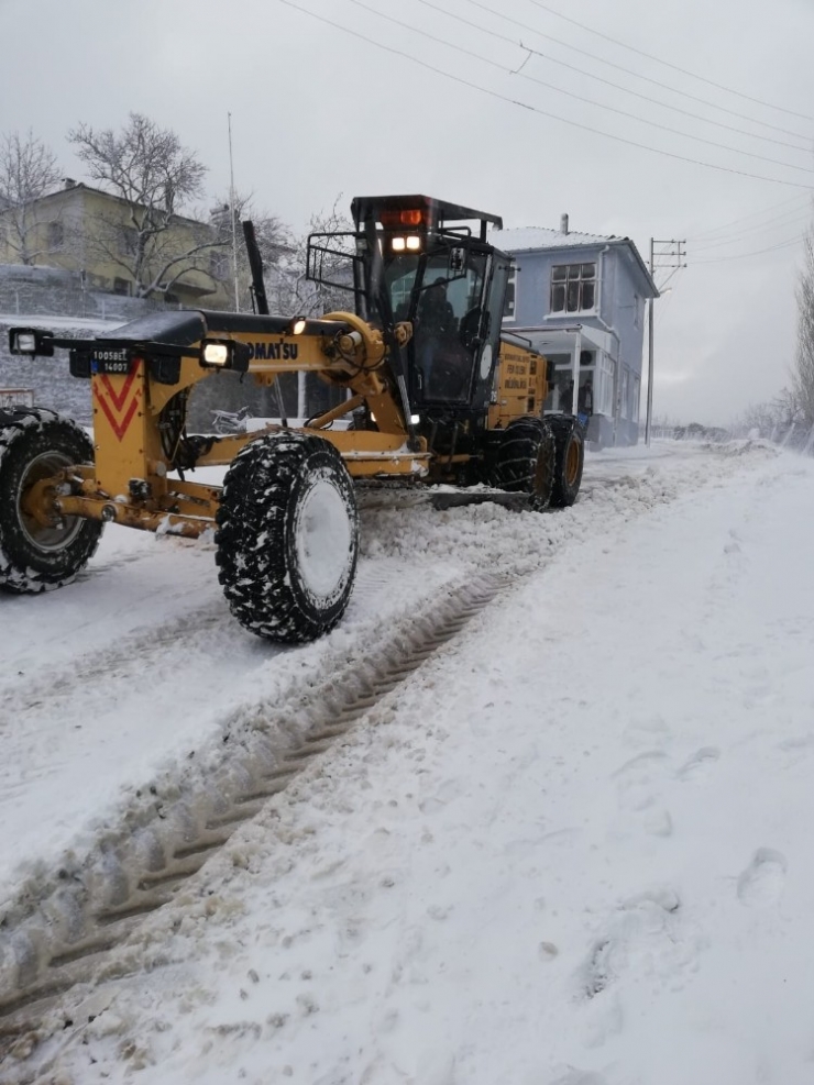 Burhaniye’de Belediye Karla Mücadele Çalışması Başlattı
