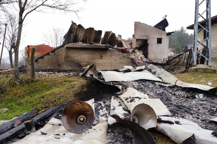 Kastamonu’da Tadilatı Tamamlanan Cami Yangında Küle Döndü