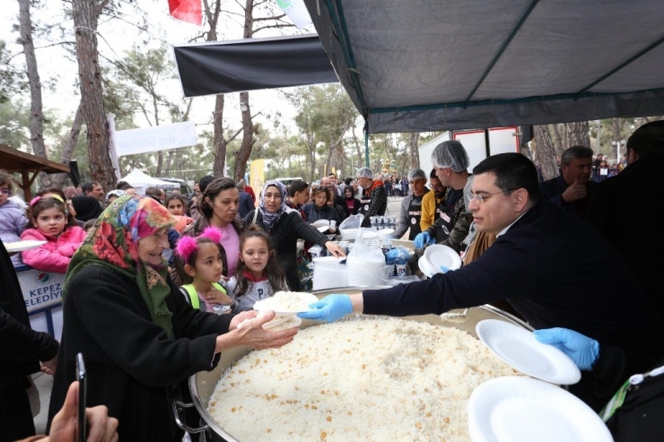 Köy Pazarı’na Ziyaretçi Akını