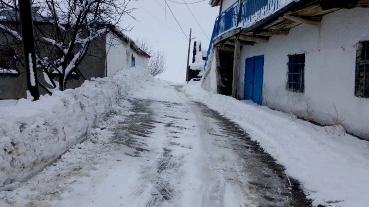 Malatya’da 26 Kırsal Mahalle Yolu Kar Nedeniyle Kapalı