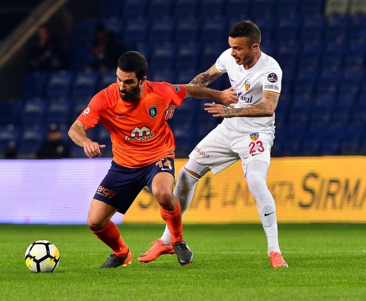 Başakşehir, Arda Turan İle Yollarını Ayırdı!