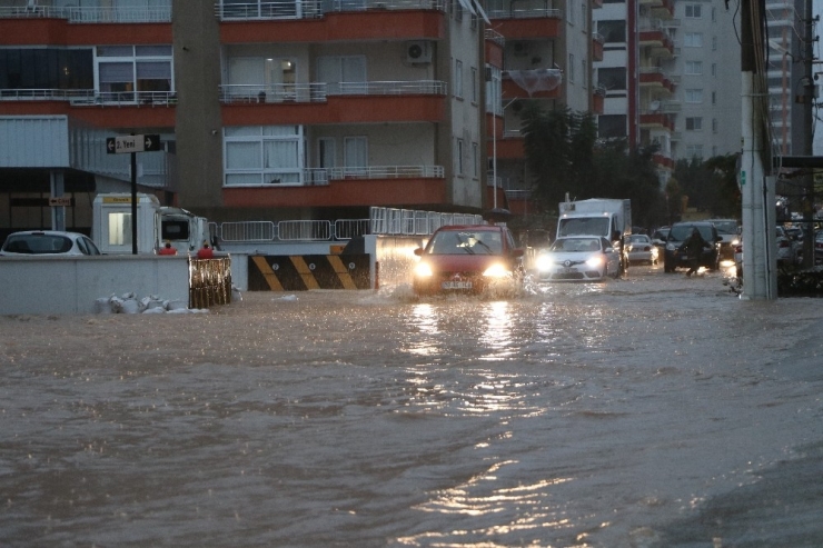 Mersin’de Aşırı Yağış Ölüme Neden Oldu, Bir Kişi İse Kayıp