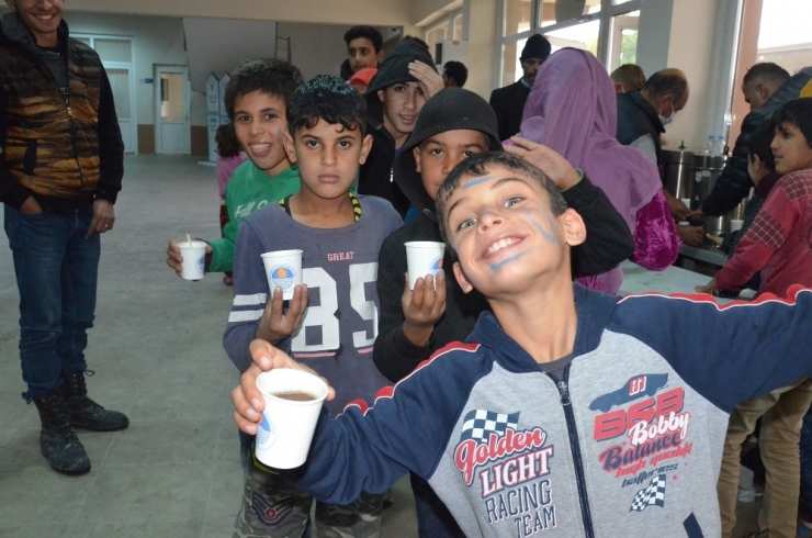 Tahliye Edilen Tarım İşçileri Spor Salonuna Yerleştirildi