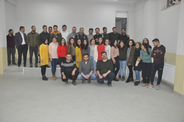 "Öğretmenler Tiyatro Topluluğu" Turneye Hazırlanıyor