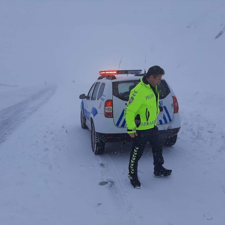 Niğde’de Ulukışla İlçe Yolu Kapatıldı
