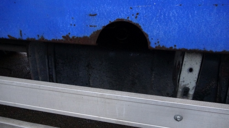 Mazot Hırsızlarından Bıktı, Kamyon Kasasında Yatmaya Başladı