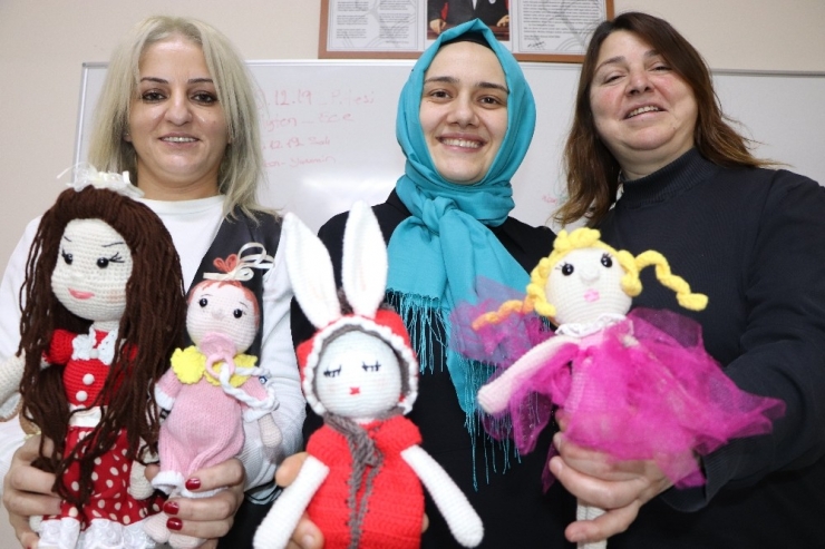 Marifetli Eller İle Organik Oyuncak Bebek Üretiyor