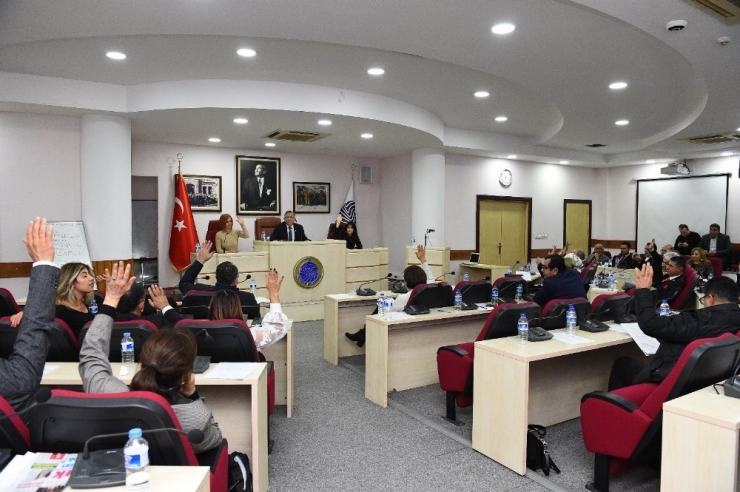 Akay: "Kentsel Dönüşüm Hızlıca Yapılmalı"