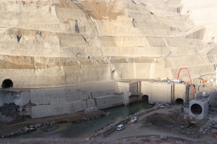 Avrupa’nın En Büyük Barajında Su Tutulmaya Başlandı