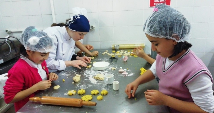 Sosyal Bilimler Myo, Uygulama Mutfağını Minik Şeflere Açtı