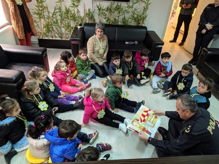 Polis Müdüründen Alkışlanacak Hareket