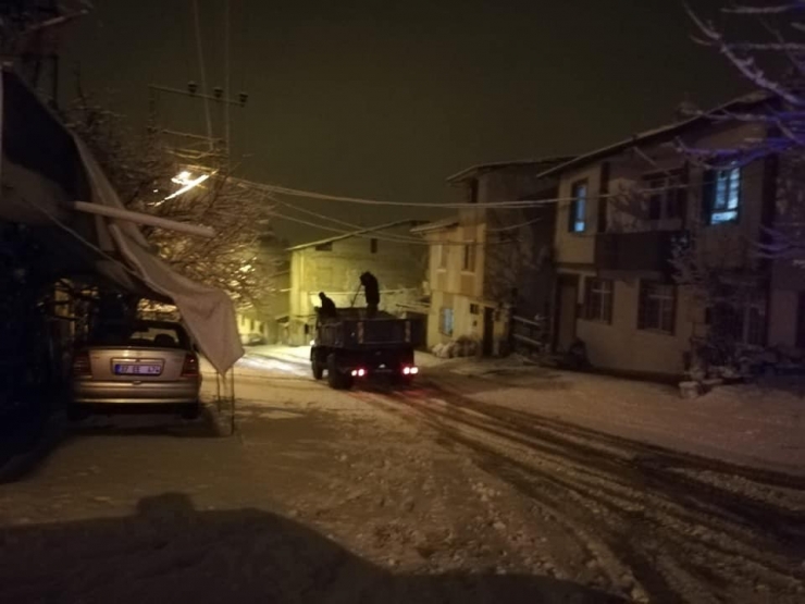 Tosya Belediyesi Gece Kar Mesaisi Yaptı