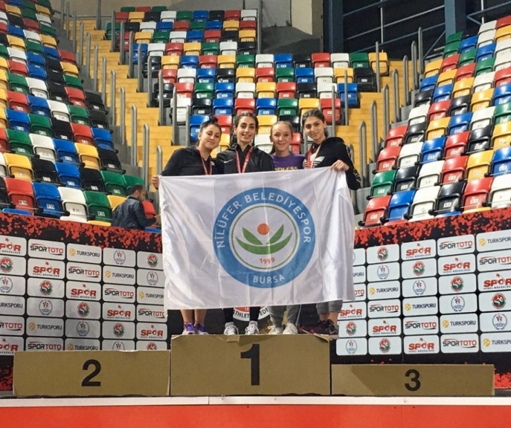 Nilüferli Atletler Zirvede