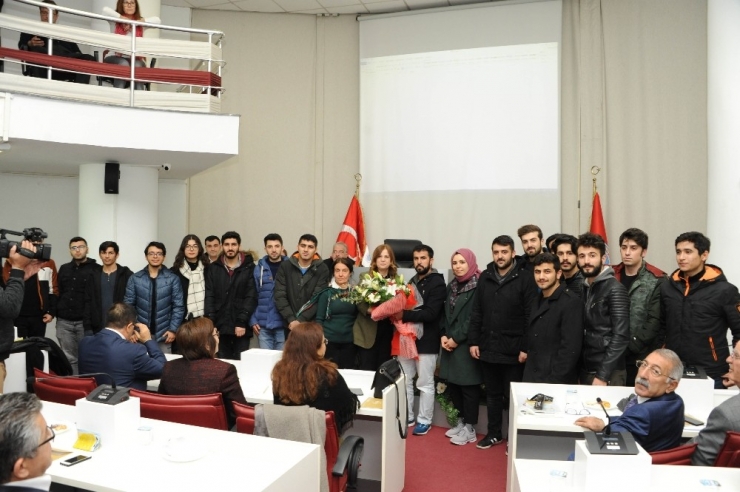 Öğrencilerden Meclis Toplantısında Anlamlı Ziyaret