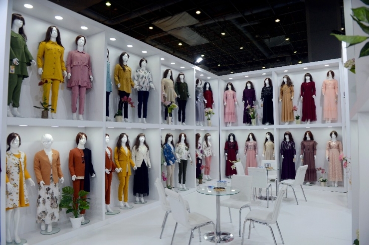 El Yapımı Bebek Ayakkabıları Ve Tek Seferde Kapanan Bebek Arabası Görücüye Çıktı