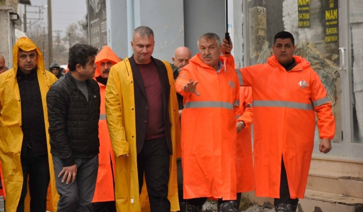 Yoğun Yağmur Ve Kar Adana’da Etkisini Sürdürüyor