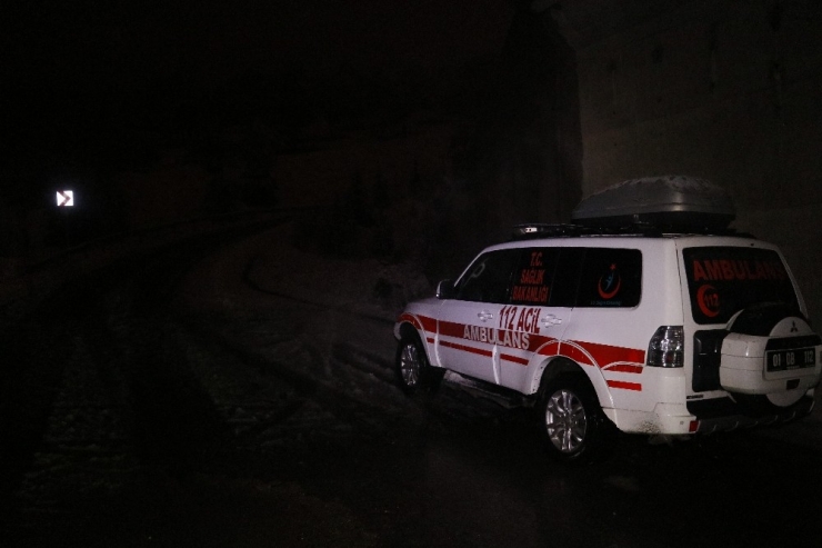 Pozantı’da Çığda Kaybolan Kişiyi Kurtarmaya Giden Araçlar Mahsur Kaldı