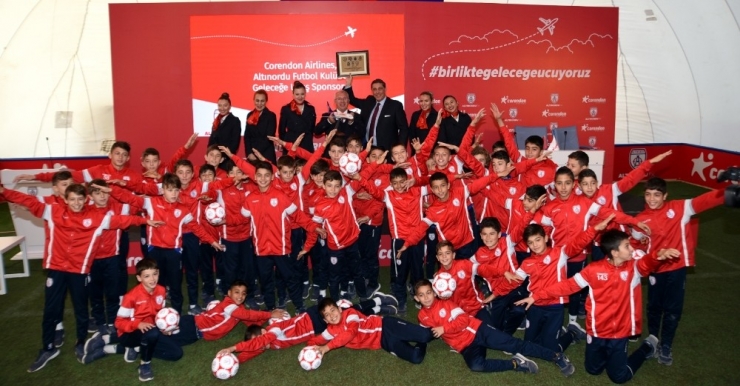 Corendon Airlines, Altınordu’nun ’Geleceğe Uçuş’ Sponsoru Oldu