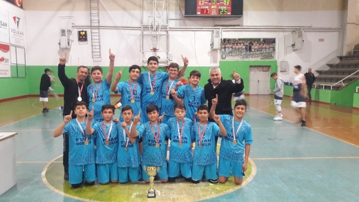 Poyrazdamları Voleybolda Manisa Şampiyonu