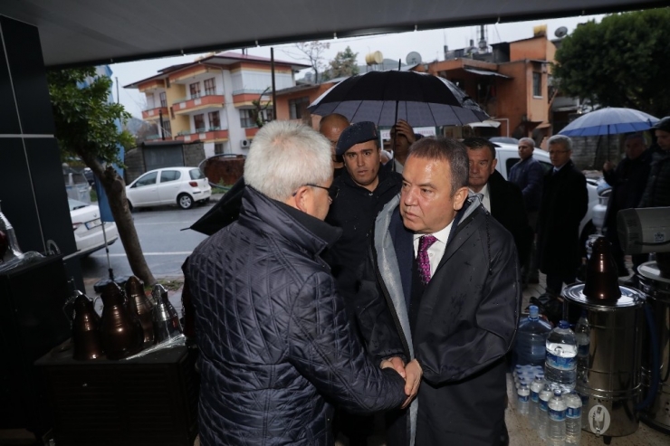 Böcek, Alanya’da İş Yerlerini Su Basan Esnafı Ziyaret Etti