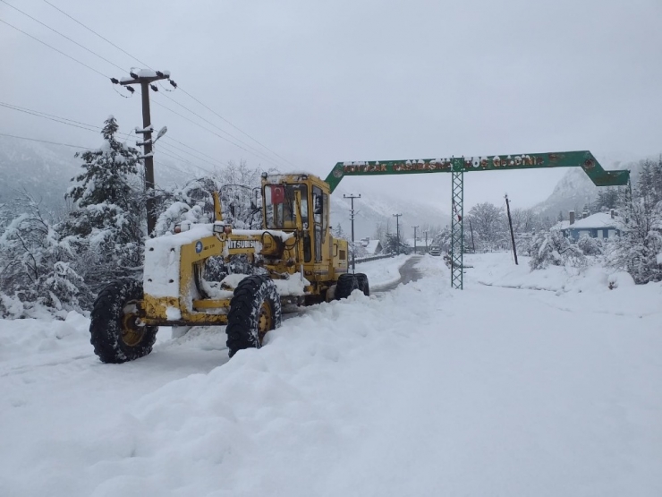 Akseki Ve Elmalı’da Kapanan Mahalle Yolları Açıldı