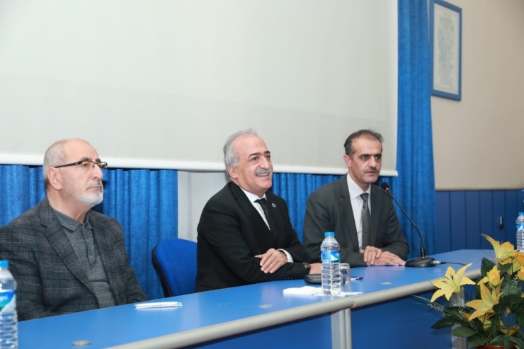 Rektör Çomaklı, İlahiyat Fakültesi Öğretim Elemanları İle Bir Araya Geldi