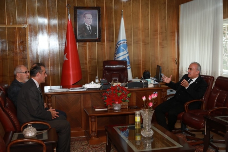 Rektör Çomaklı, İlahiyat Fakültesi Öğretim Elemanları İle Bir Araya Geldi