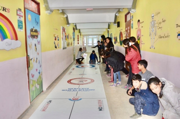 Kocagürlü Öğrenciler Floor Curling’le Tanıştı
