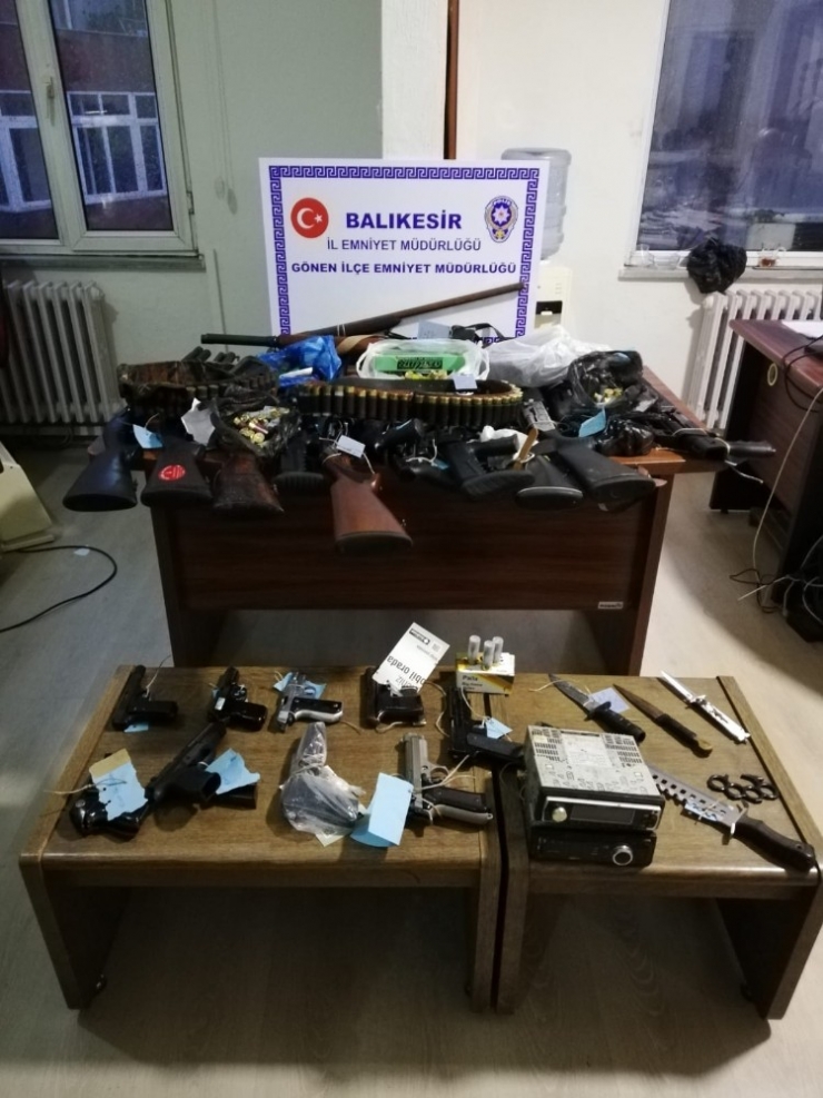 Gönen’de 15 Adrese Şafak Operasyonu