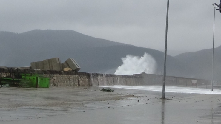Amasra’da Fırtına Hayatı Olumsuz Etkiledi
