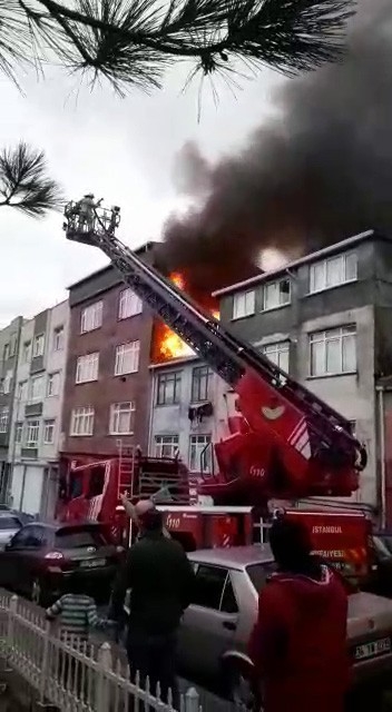 Bayrampaşa’da Çatı Yangını