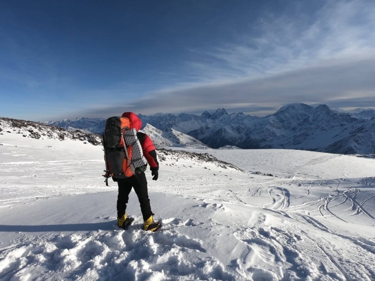 Bursalı Dağcı, -45 Derecede Avrupa’nın Zirvesine Tırmandı