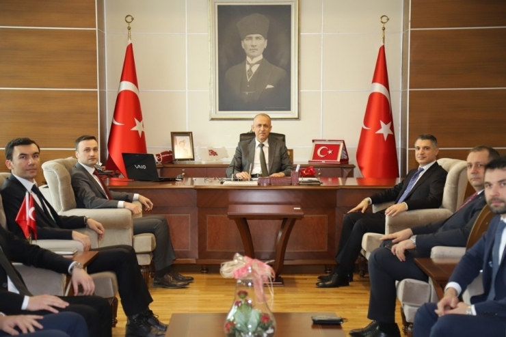 Cumhurbaşkanlığı Yatırım Ofisi Daire Başkanı Parmaksız Vali Aktaş’ı Ziyaret Etti