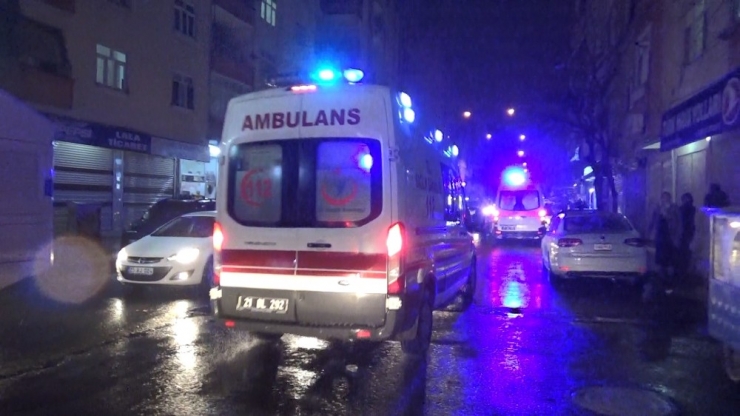 Sobadan Çıkan Yangından Anne Ve 3 Çocuğunu Komşular Kurtardı