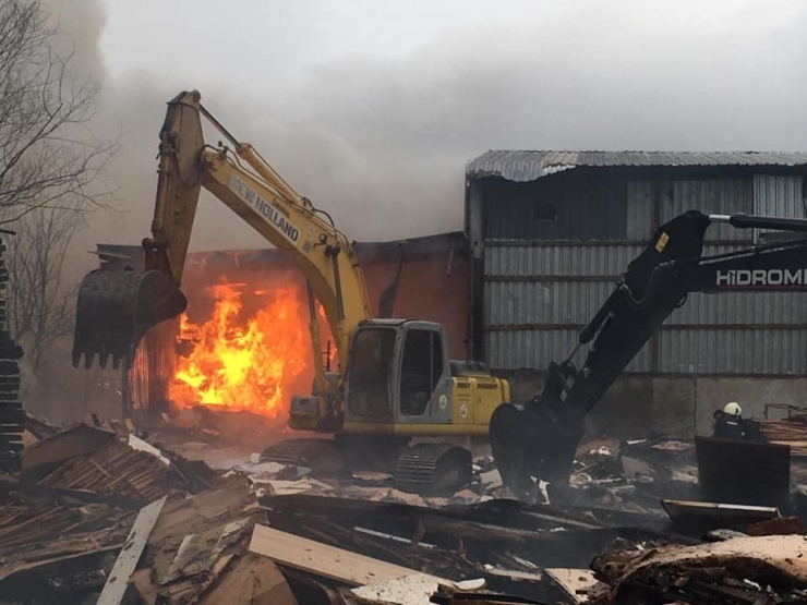 Kereste Atölyesinde Yangın Çıktı