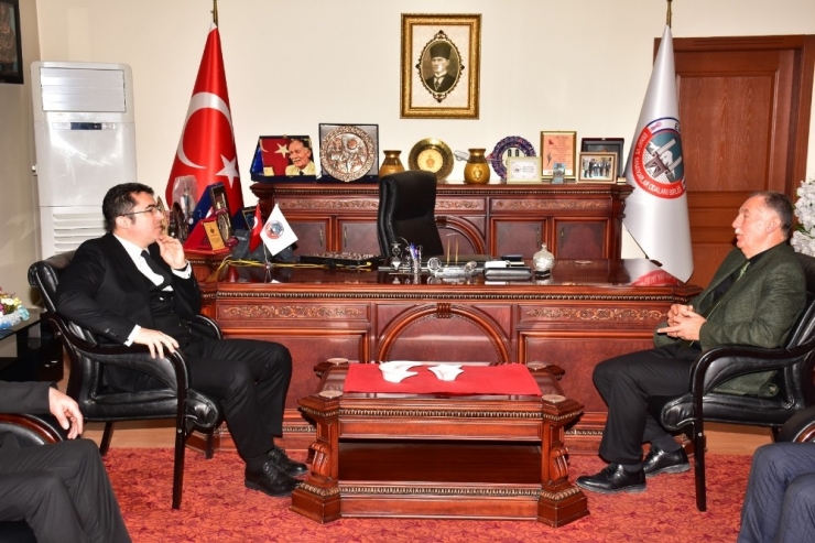 Vali Memiş’ten Esob’a Ziyaret