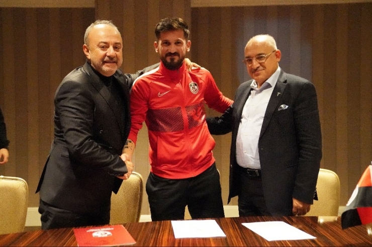 Gaziantep Fk’da İki Futbolcunun Sözleşmesi Uzatıldı