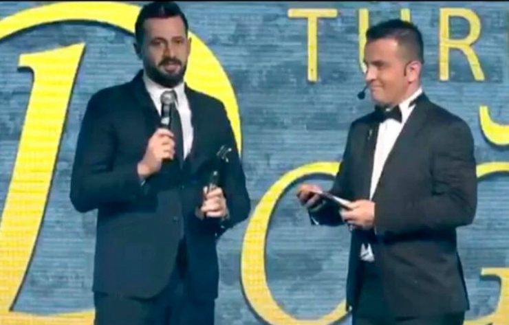 Güloğlu ‘Doğu Ödülü’nü Aldı