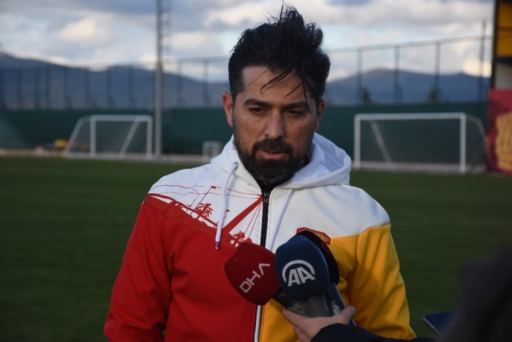 İlhan Palut: "Eren Derdiyok, Yasin Öztekin Ve Veli Çetin Antalya Kampı Kadrosunda Yer Almayacak"