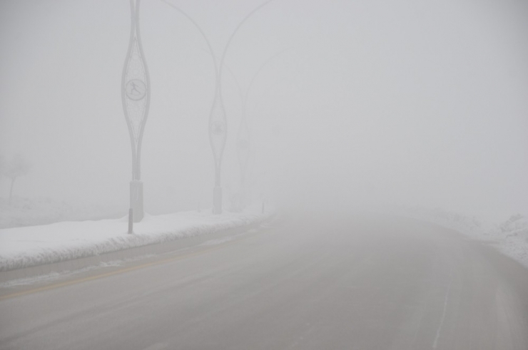 Yüksekova’da Sis Hayatı Olumsuz Etkiliyor