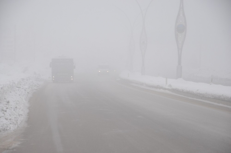 Yüksekova’da Sis Hayatı Olumsuz Etkiliyor