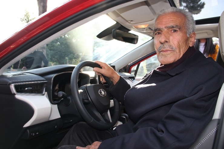 Şehit Polis Fethi Sekin’in Babasına Duygulandıran Hediye