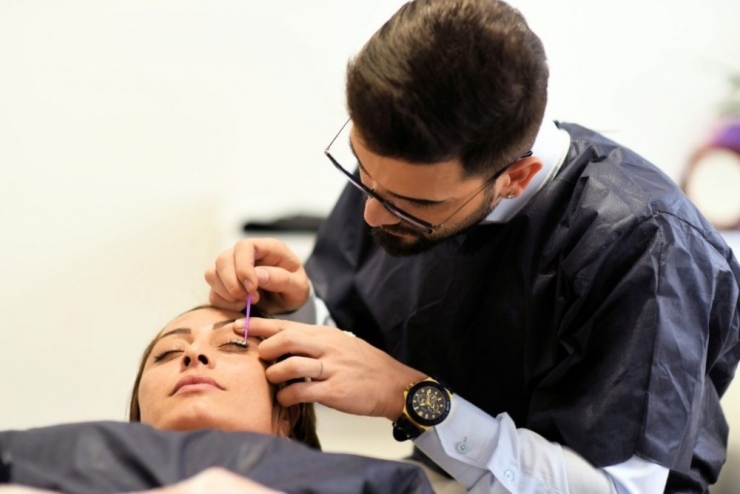 Uzmanından Kalıcı Makyaj Dersi