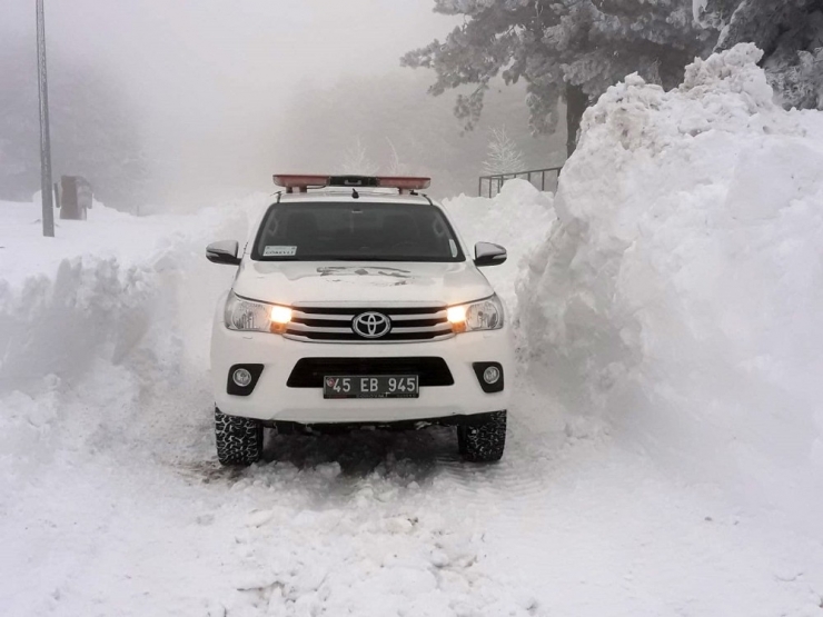 Kar Nedeniyle Spil’e 2 Gündür Ulaşım Kapalı